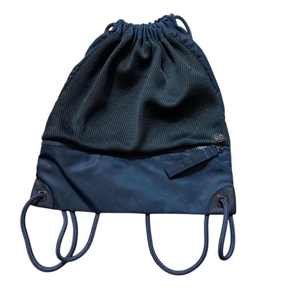 Lululemon blue go lightly cinch bag